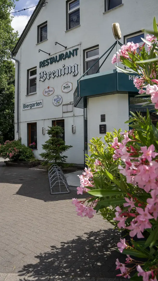 Haus Breuing Restaurant Frontansicht mit Restaurant-Schriftzug